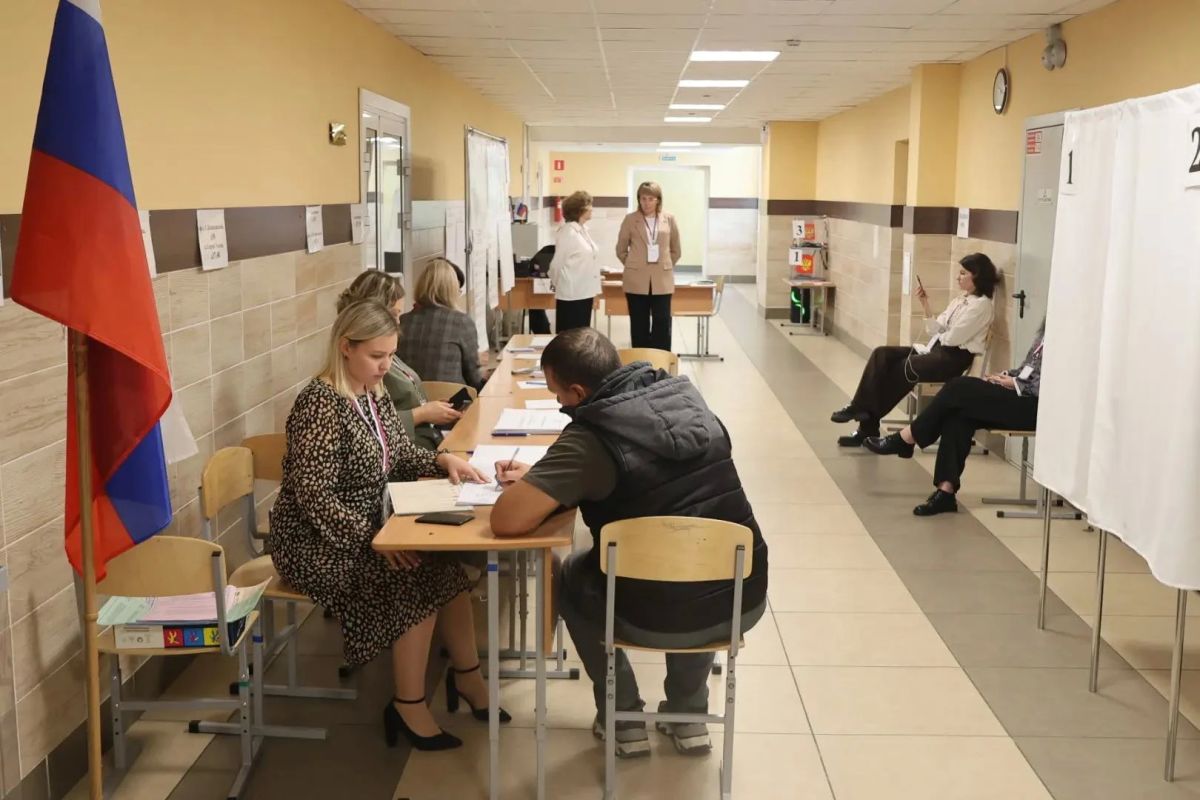 В Барнауле на избирательные участки 18 сентября начали приходить первые голосующие В Барнауле на избирательные участки 18 сентября начали приходить первые голосующие