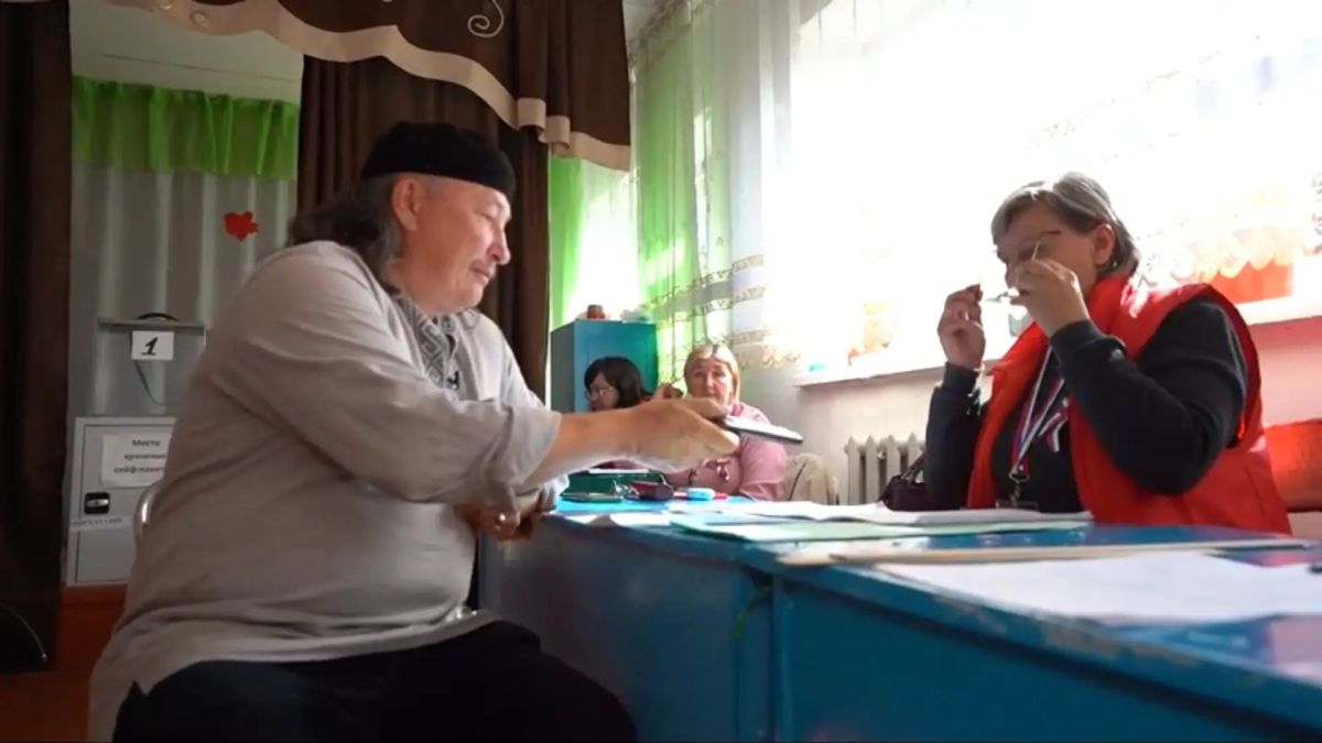 Шаман из Бийского района отдал свой голос на выборах Шаман из Бийского района отдал свой голос на выборах