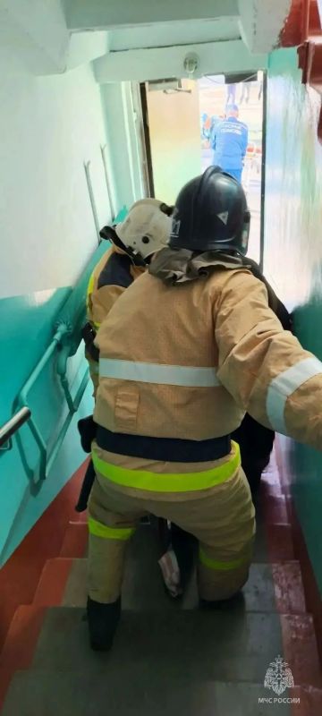 В Бийске спасатели помогли госпитализировать тяжелобольную пенсионерку В Бийске спасатели помогли госпитализировать тяжелобольную пенсионерку