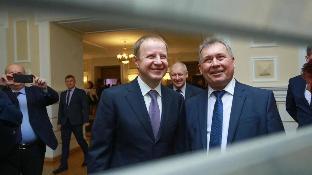 Губернатор Алтайского края Виктор Томенко и председатель АКЗС Александр Романенко поздравили специалистов лесной отрасли