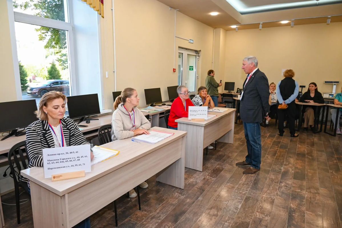 Городская Общественная палата продолжает объезд избирательных участков Городская Общественная палата продолжает объезд избирательных участков