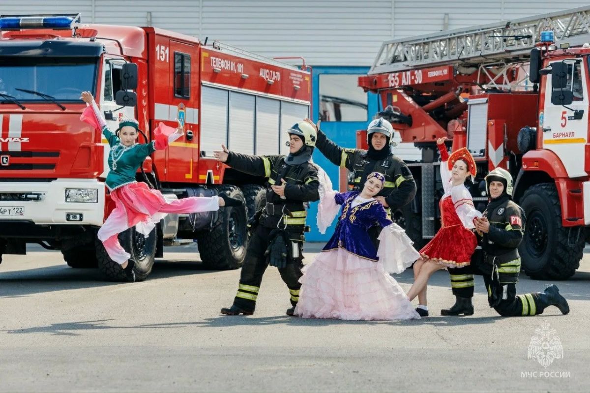 Подведены итоги первых этапов фотоконкурса «В узорах народных - характер героев» и конкурса рисунков «Сила России в единстве и спасении», приуроченных ко Дню народного единства