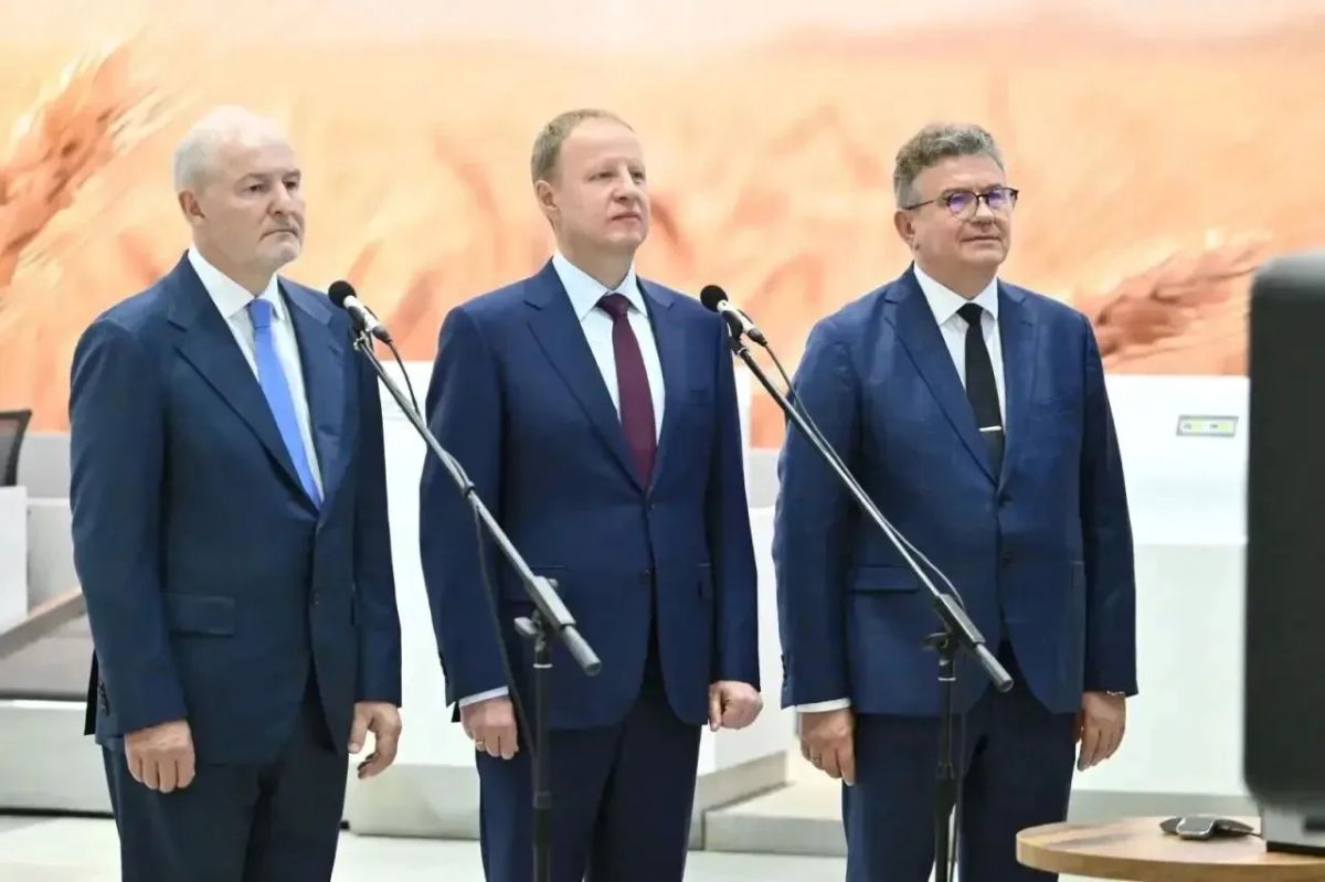 Новый аэровокзальный комплекс в Барнауле, представленный Президенту России, построен на 98 процентов из российских комплектующих Новый аэровокзальный комплекс в Барнауле, представленный Президенту России, построен на 98 процентов из российских комплектующих