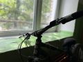 В Бийске двое молодых людей похитили из подъезда чужой велосипед