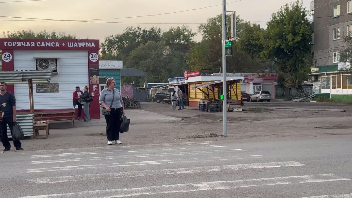 На пересечении улиц Комсомольской и Смоленской установлен светофор с вызывной кнопкой