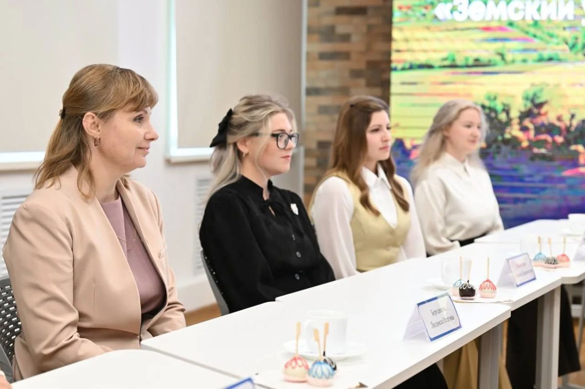 Виктор Томенко: Подписал указ о дополнительных мерах поддержки учителей в Алтайском крае Виктор Томенко: Подписал указ о дополнительных мерах поддержки учителей в Алтайском крае