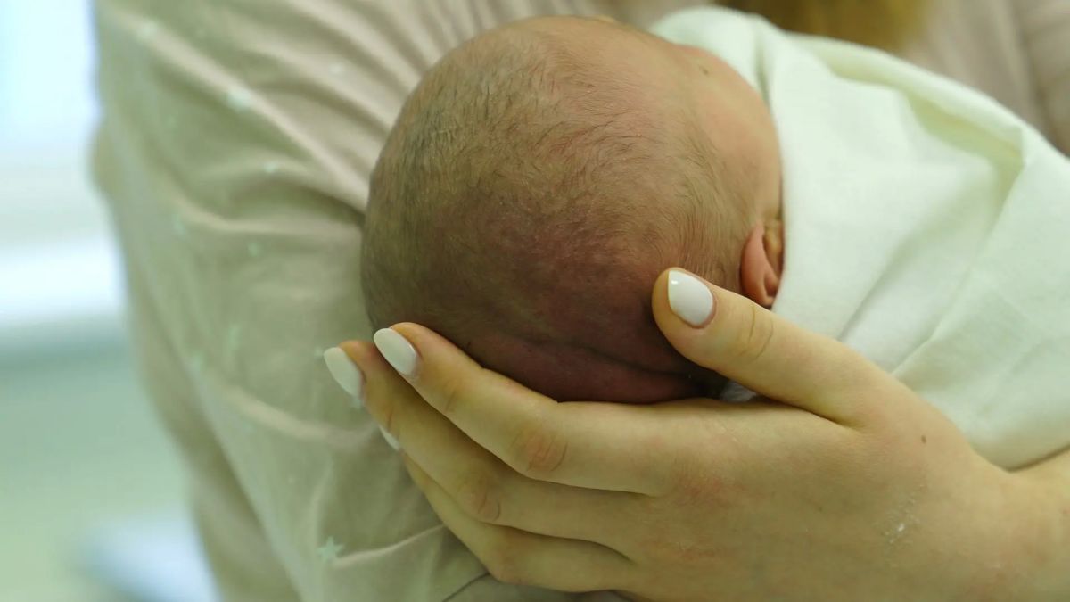 Стремительные роды на дому приняли медики скорой помощи в Барнауле