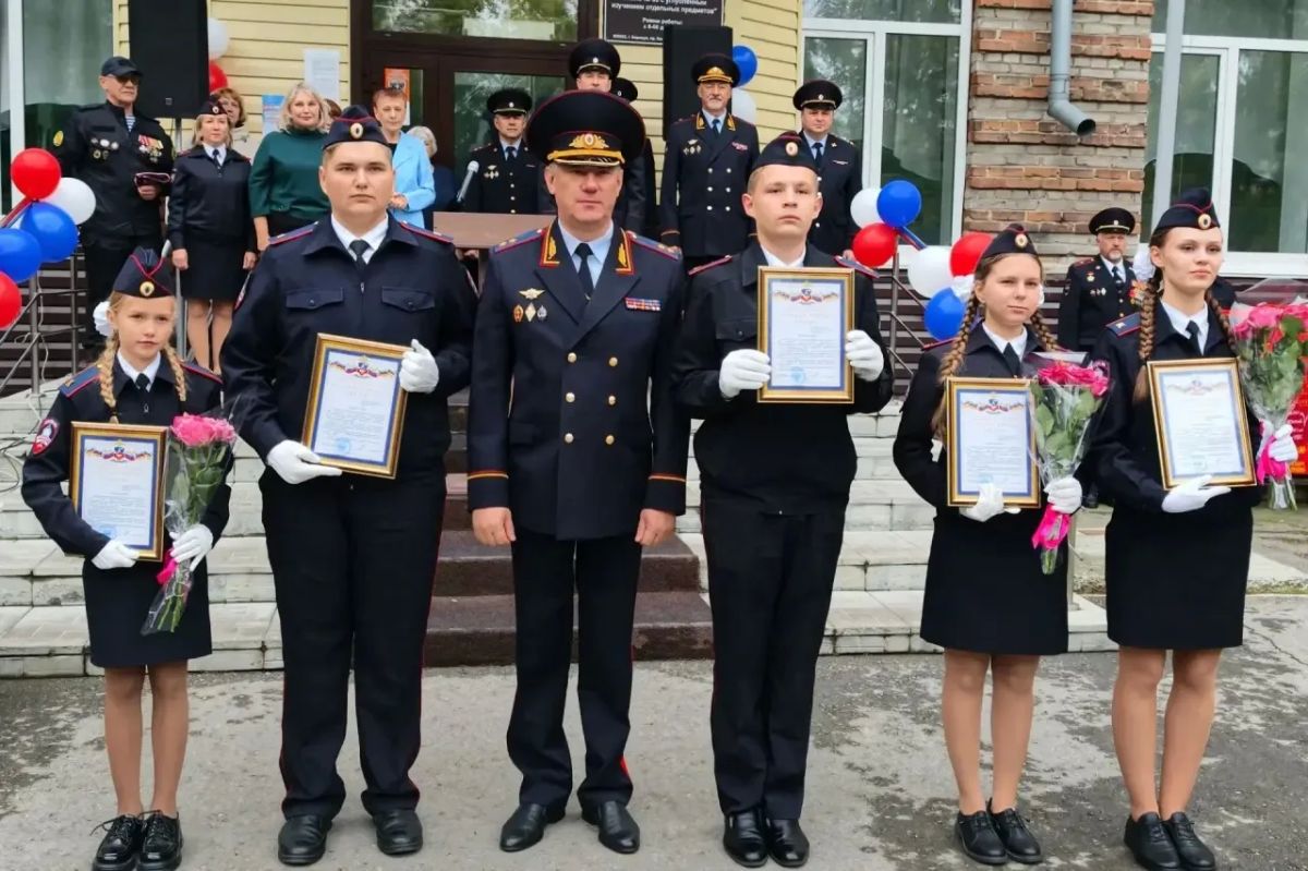 Начальник Главного управления Сергей Камышев принял участие в торжественном мероприятии, посвященном принятию Присяги кадетами правоохранительного корпуса «Защитник» Начальник Главного управления Сергей Камышев принял участие в торжественном мероприятии, посвященном принятию Присяги кадетами правоохранительного корпуса «Защитник»