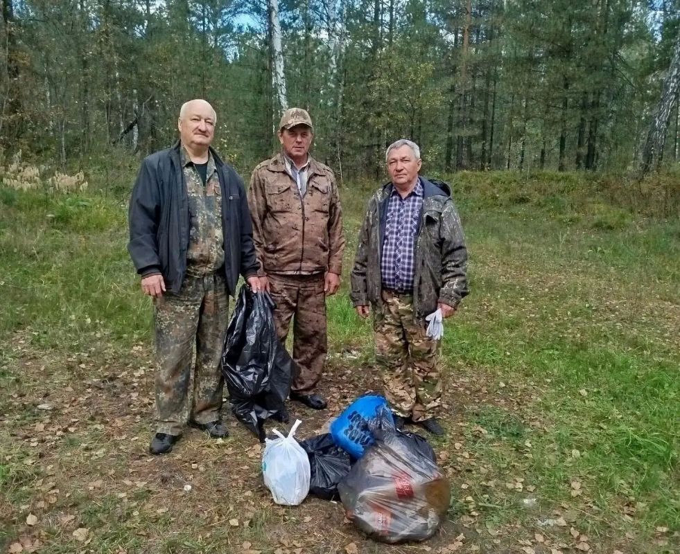 День работников леса в Петровском лесничестве отметили субботником