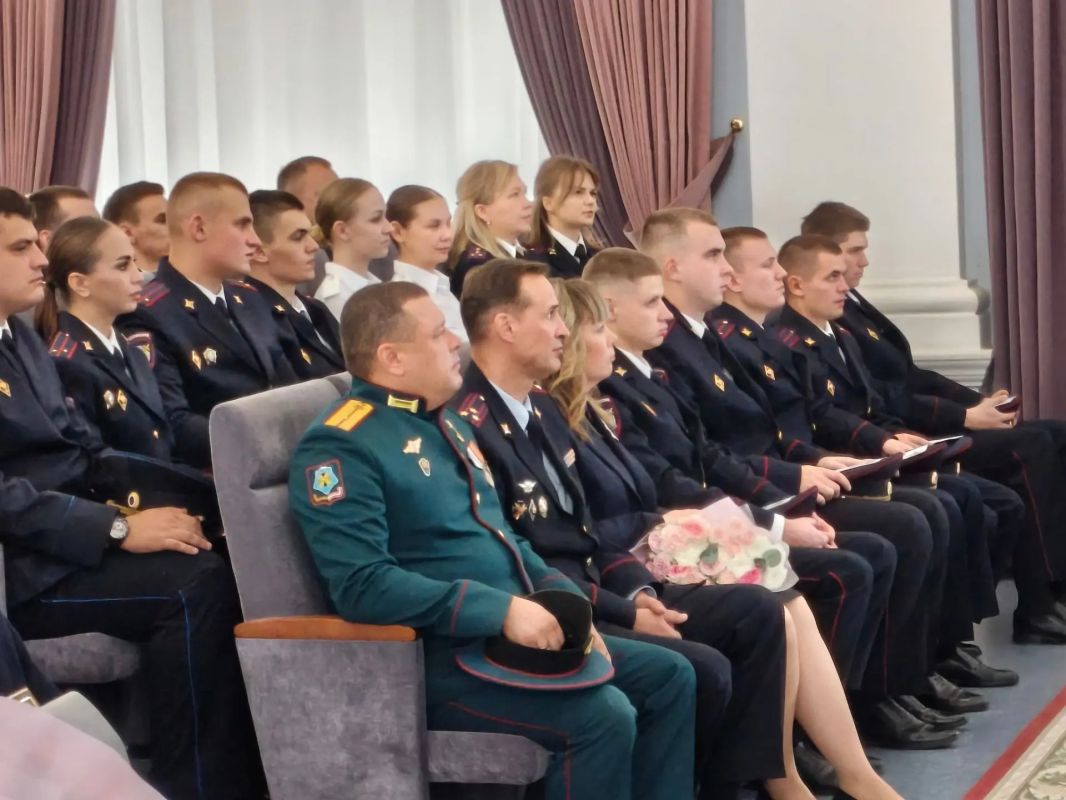 Первый шаг в профессии: молодые сотрудники алтайской полиции встретились с наставниками Первый шаг в профессии: молодые сотрудники алтайской полиции встретились с наставниками