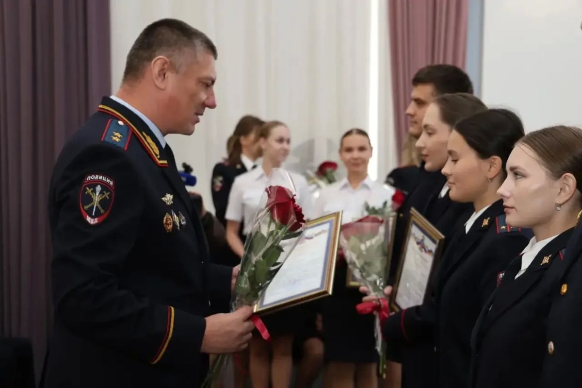 Начальник ГУ МВД России по Алтайскому краю принял участие в форуме молодых сотрудников органов внутренних дел и их наставников Начальник ГУ МВД России по Алтайскому краю принял участие в форуме молодых сотрудников органов внутренних дел и их наставников