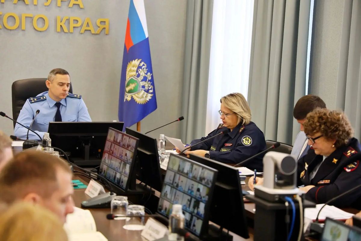 Заместитель прокурора Алтайского края Дмитрий Патлаев провел межведомственное совещание по вопросам противодействия повторной преступности Заместитель прокурора Алтайского края Дмитрий Патлаев провел межведомственное совещание по вопросам противодействия повторной преступности