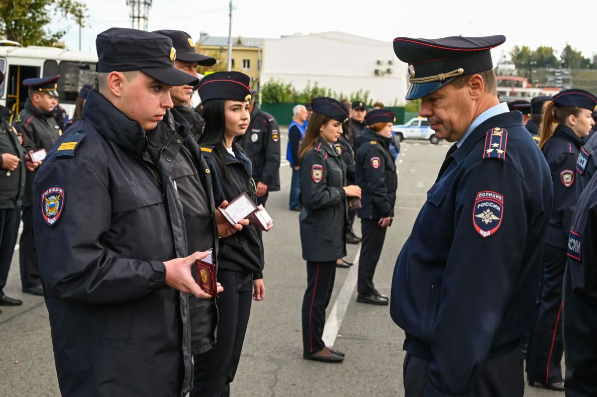 В Барнауле прошел общегородской гарнизонный развод нарядов полиции В Барнауле прошел общегородской гарнизонный развод нарядов полиции