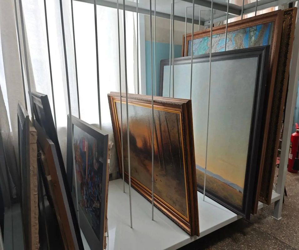 В Художественном музее Алтайского края обновили оборудование фондохранилища В Художественном музее Алтайского края обновили оборудование фондохранилища