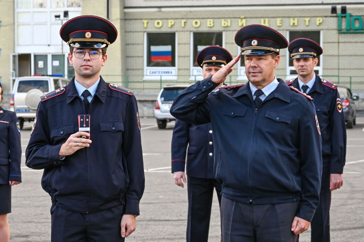 В Барнауле прошел общегородской гарнизонный развод нарядов полиции В Барнауле прошел общегородской гарнизонный развод нарядов полиции