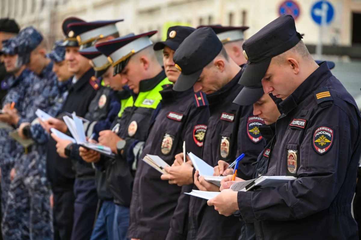 В Барнауле прошел общегородской гарнизонный развод нарядов полиции В Барнауле прошел общегородской гарнизонный развод нарядов полиции
