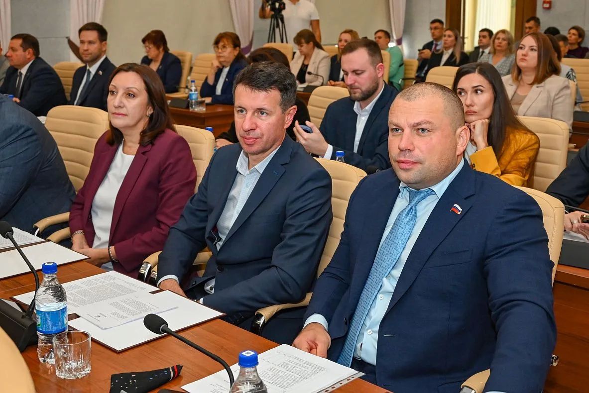 Десять депутатов Барнаульской городской Думы перешли в краевой парламент Десять депутатов Барнаульской городской Думы перешли в краевой парламент