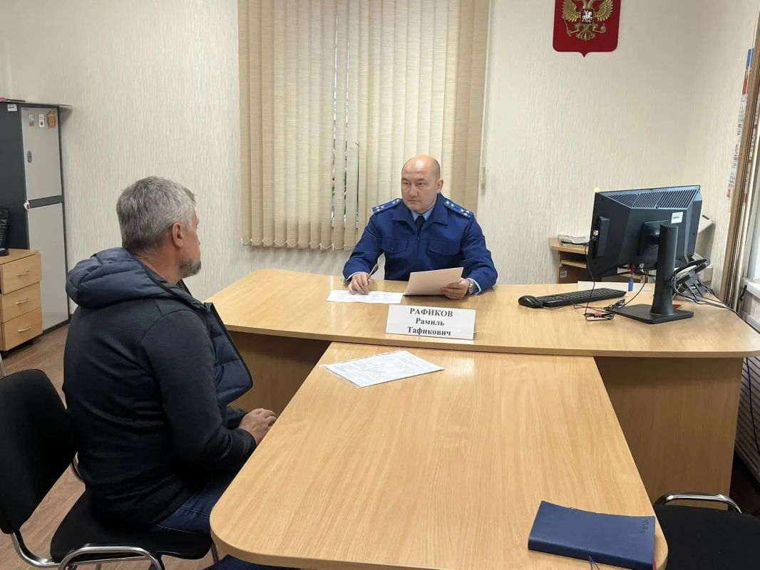 Заместитель прокурора края Рамиль Рафиков провел выездной прием граждан в Павловском районе Заместитель прокурора края Рамиль Рафиков провел выездной прием граждан в Павловском районе