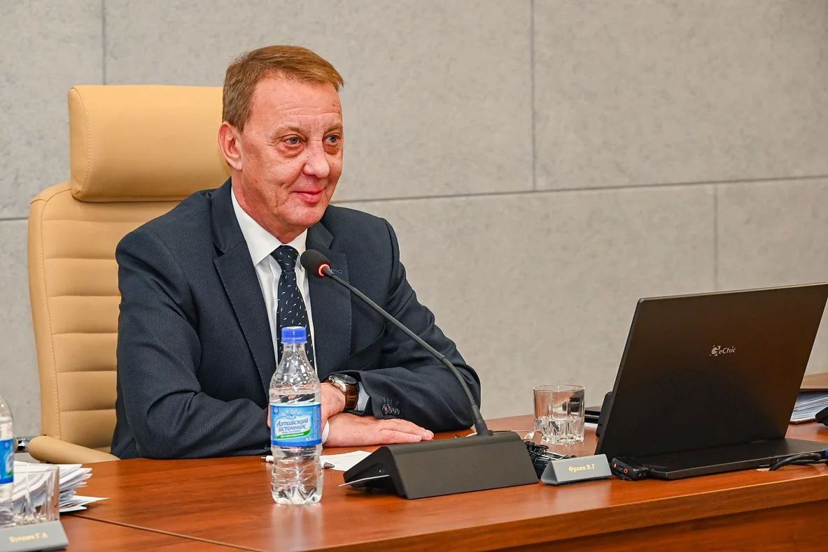 Десять депутатов Барнаульской городской Думы перешли в краевой парламент Десять депутатов Барнаульской городской Думы перешли в краевой парламент