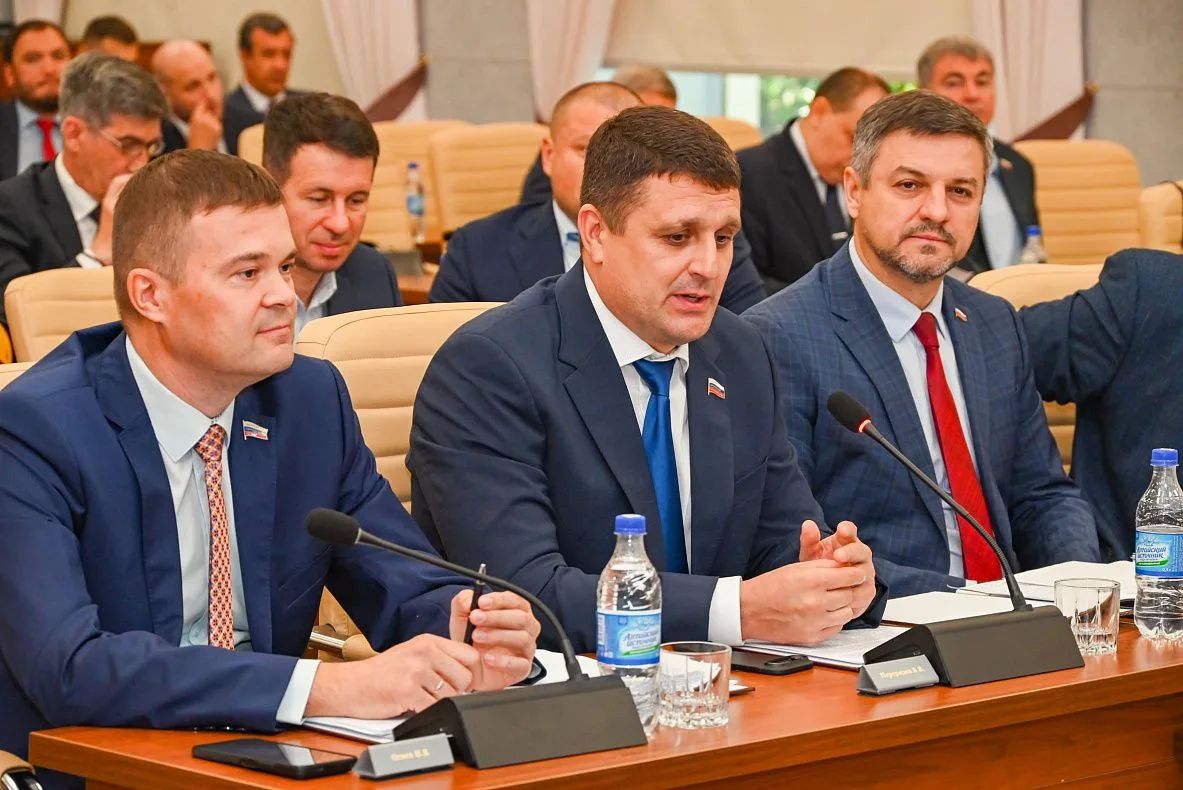 Десять депутатов Барнаульской городской Думы перешли в краевой парламент Десять депутатов Барнаульской городской Думы перешли в краевой парламент