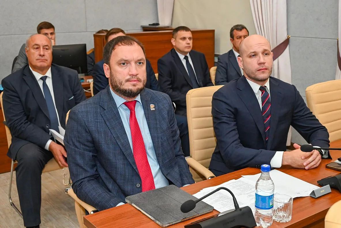 Десять депутатов Барнаульской городской Думы перешли в краевой парламент Десять депутатов Барнаульской городской Думы перешли в краевой парламент