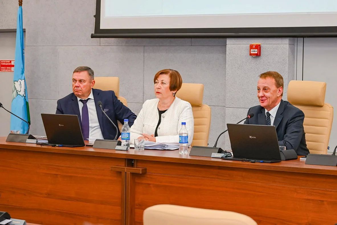 Десять депутатов Барнаульской городской Думы перешли в краевой парламент Десять депутатов Барнаульской городской Думы перешли в краевой парламент