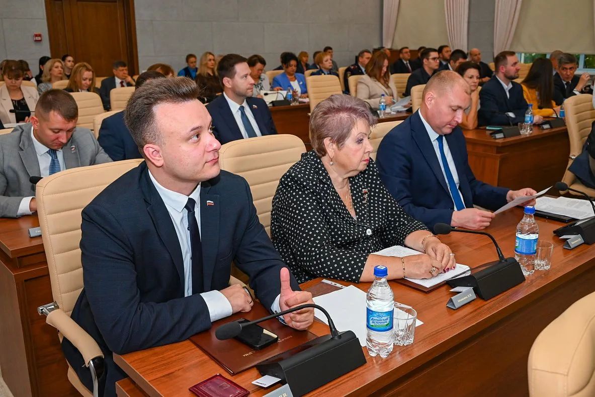Десять депутатов Барнаульской городской Думы перешли в краевой парламент Десять депутатов Барнаульской городской Думы перешли в краевой парламент