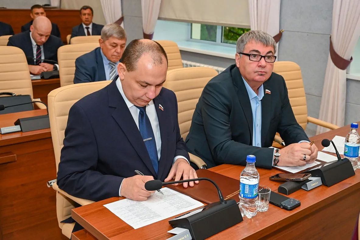 Десять депутатов Барнаульской городской Думы перешли в краевой парламент Десять депутатов Барнаульской городской Думы перешли в краевой парламент