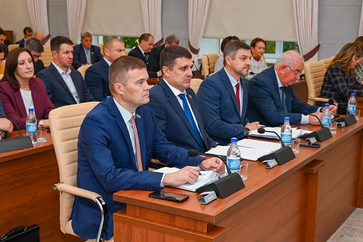 Десять депутатов Барнаульской городской Думы перешли в краевой парламент Десять депутатов Барнаульской городской Думы перешли в краевой парламент