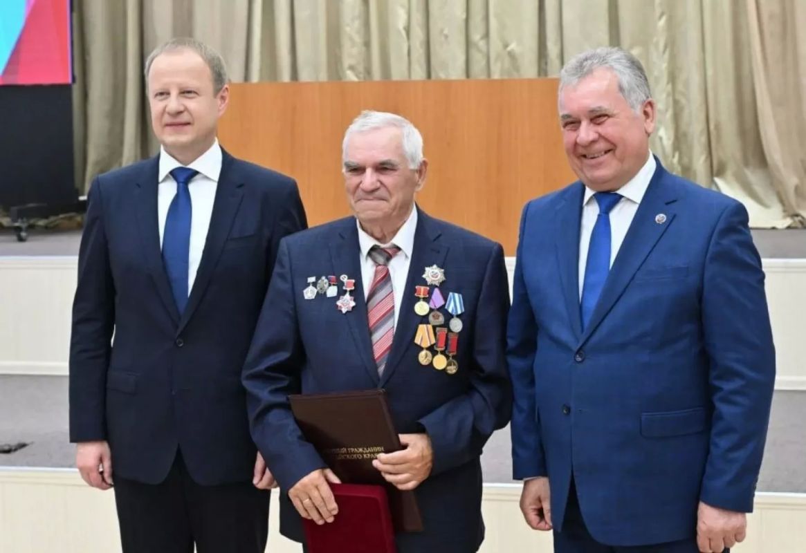 Виктор Томенко поздравил жителей Алтайского края с 89-летием региона Виктор Томенко поздравил жителей Алтайского края с 89-летием региона