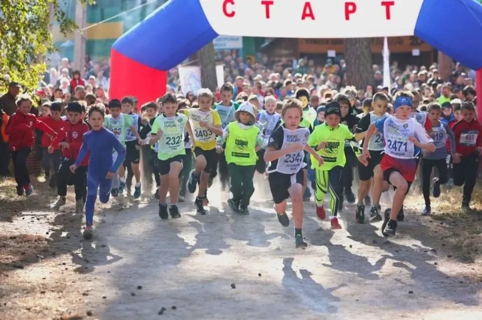 Около 2 тысяч участников вышли на старт "Кросса нации" в Барнауле Около 2 тысяч участников вышли на старт "Кросса нации" в Барнауле