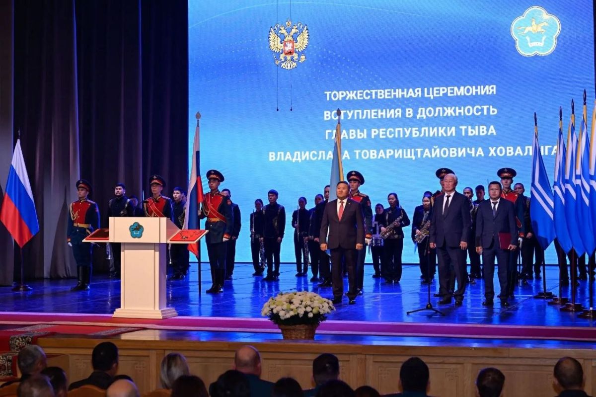 Полпред поздравил избранного Главу Республики Тыва со вступлением в должность Полпред поздравил избранного Главу Республики Тыва со вступлением в должность