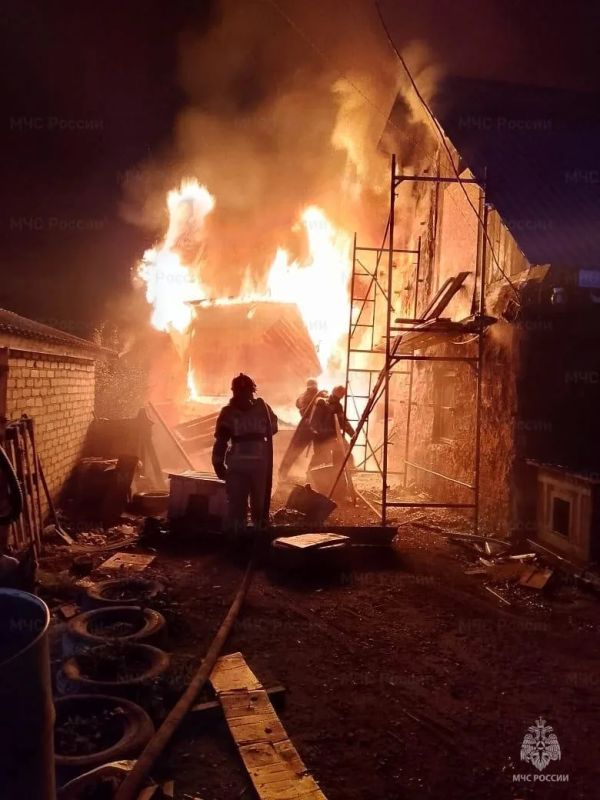 Пожар унес жизни трех человек в Алтайском крае, сообщили в региональном МЧС