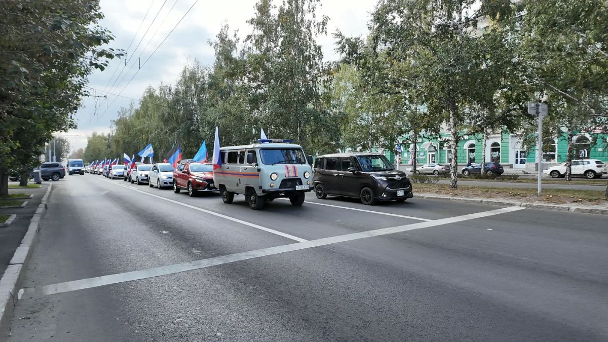 В Барнауле прошел автопробег, посвященный годовщине воссоединения новых регионов с Россией В Барнауле прошел автопробег, посвященный годовщине воссоединения новых регионов с Россией