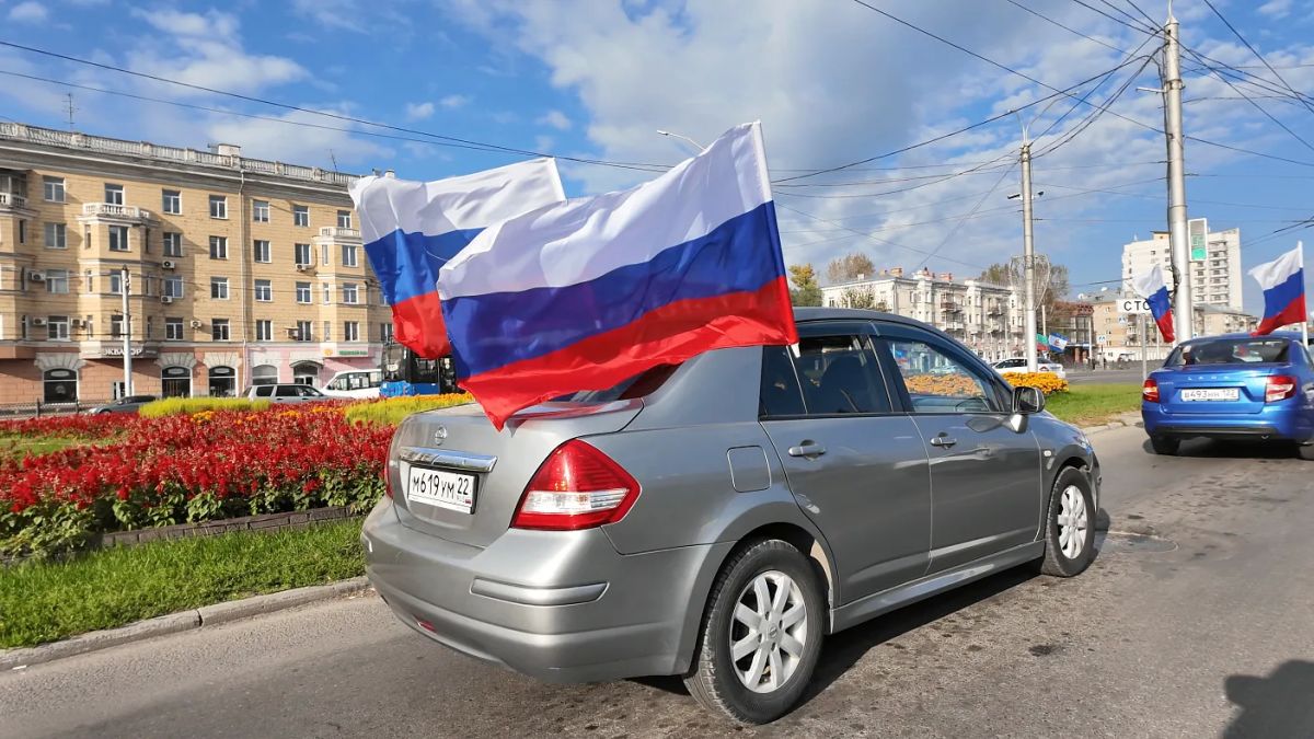 В Барнауле прошел автопробег, посвященный годовщине воссоединения новых регионов с Россией В Барнауле прошел автопробег, посвященный годовщине воссоединения новых регионов с Россией
