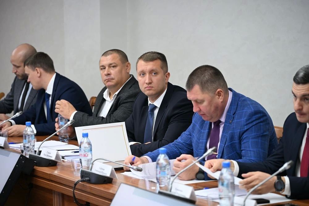 Оргкомитет по подготовке первой сессии 9-го созыва АКЗС предложил кандидатуры на должности спикера краевого парламента, председателей комитетов и их заместителей Оргкомитет по подготовке первой сессии 9-го созыва АКЗС предложил кандидатуры на должности спикера краевого парламента, председателей комитетов и их заместителей