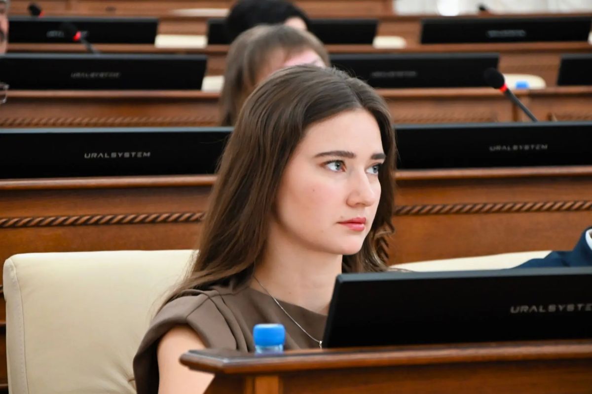 Председатель Избирательной комиссии Алтайского края Ирина Акимова вручила удостоверения депутатов, избранных в Алтайское краевое Законодательное Собрание Председатель Избирательной комиссии Алтайского края Ирина Акимова вручила удостоверения депутатов, избранных в Алтайское краевое Законодательное Собрание