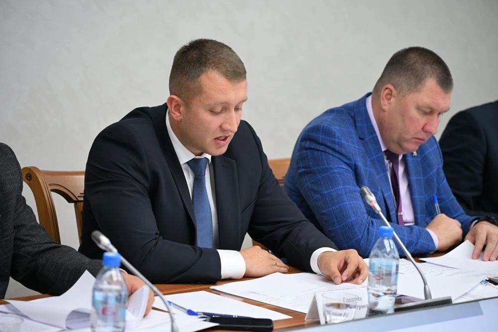 Оргкомитет по подготовке первой сессии 9-го созыва АКЗС предложил кандидатуры на должности спикера краевого парламента, председателей комитетов и их заместителей Оргкомитет по подготовке первой сессии 9-го созыва АКЗС предложил кандидатуры на должности спикера краевого парламента, председателей комитетов и их заместителей