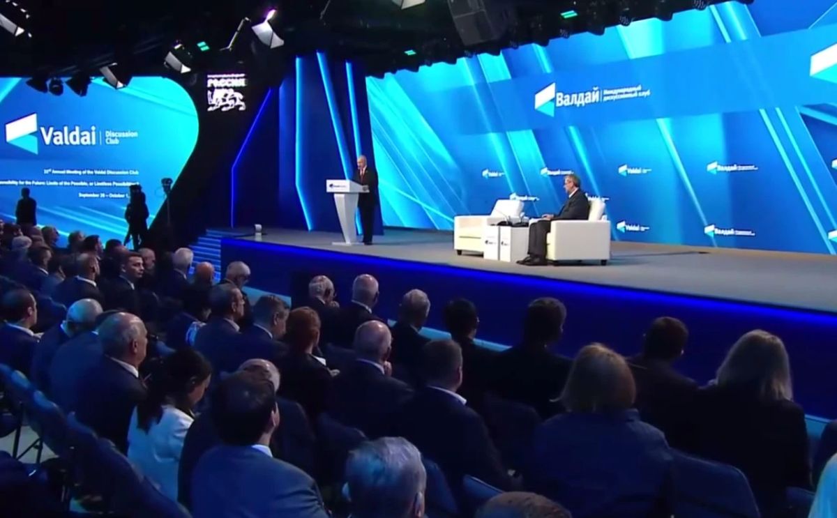 "Нам предстоит жить в нестабильном и переменчивом мире": Путин выступил с речью на заседании международного дискуссионного клуба "Валдай" "Нам предстоит жить в нестабильном и переменчивом мире": Путин выступил с речью на заседании международного дискуссионного клуба "Валдай"