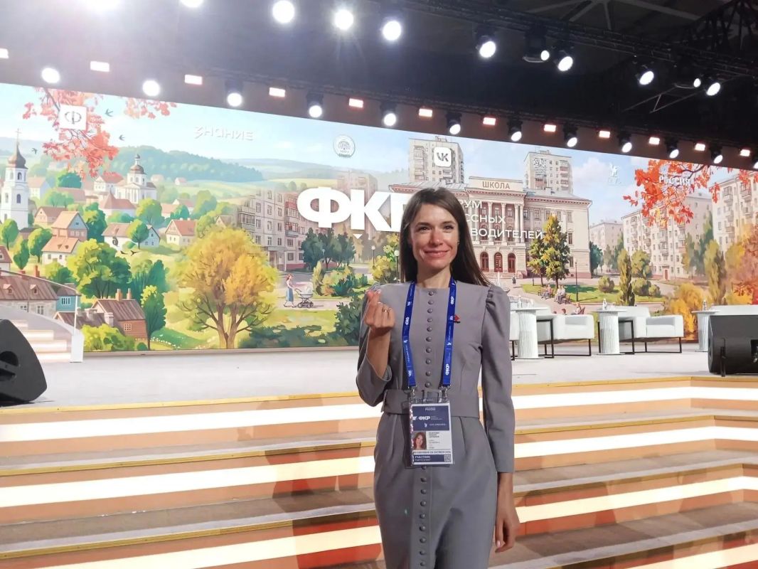 Делегация Алтайского края участвует в Форуме классных руководителей и Форуме директоров школ в Москве Делегация Алтайского края участвует в Форуме классных руководителей и Форуме директоров школ в Москве