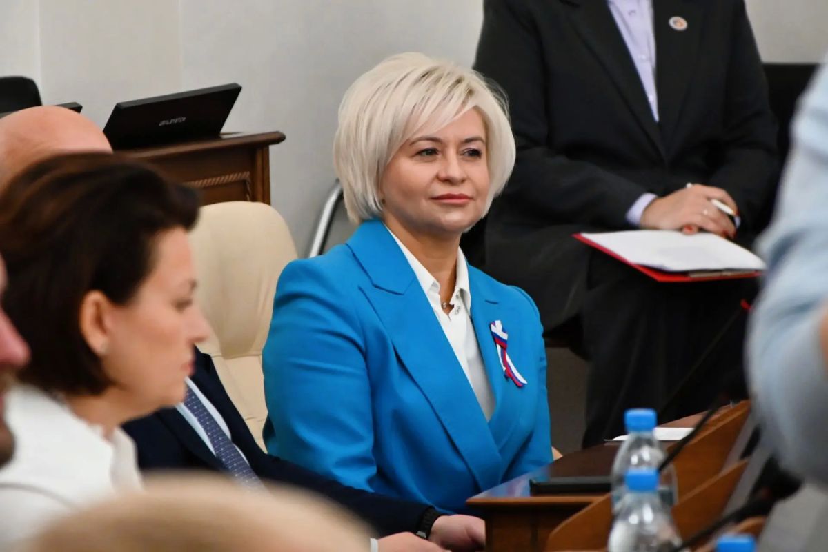 Председатель Избирательной комиссии Алтайского края Ирина Акимова вручила удостоверения депутатов, избранных в Алтайское краевое Законодательное Собрание Председатель Избирательной комиссии Алтайского края Ирина Акимова вручила удостоверения депутатов, избранных в Алтайское краевое Законодательное Собрание