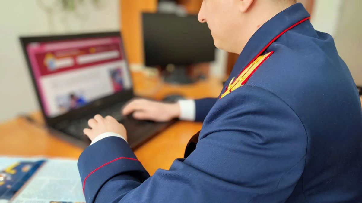 Житель Барнаула предстанет перед судом по обвинению в незаконном проникновении в жилище и причинении знакомой средней тяжести вреда здоровью