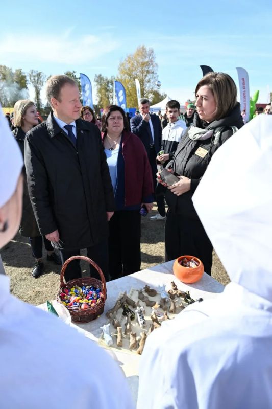 Виктор Томенко: Встретился со студентами колледжей и техникумов нашего Алтайского края Виктор Томенко: Встретился со студентами колледжей и техникумов нашего Алтайского края