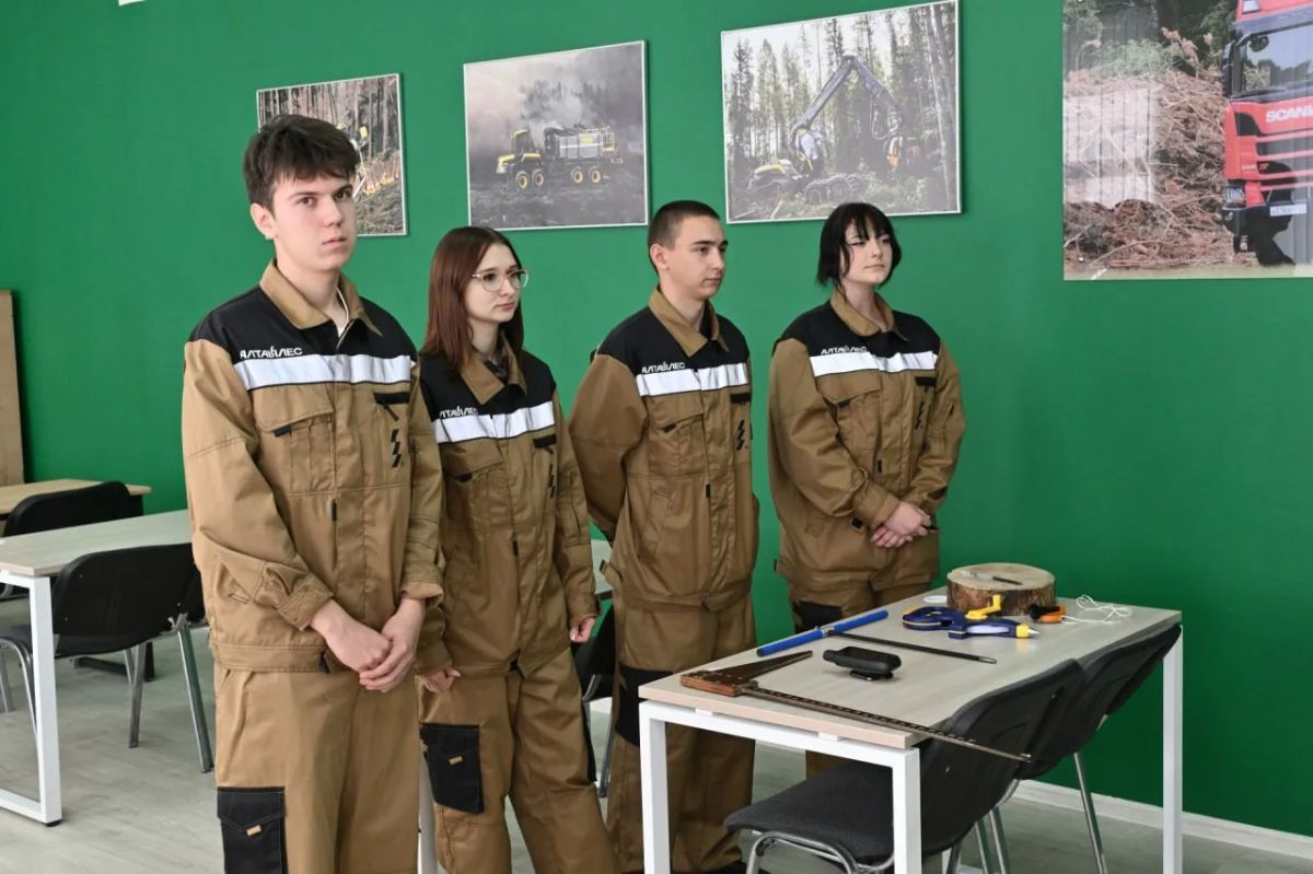 Виктор Томенко: Встретился со студентами колледжей и техникумов нашего Алтайского края Виктор Томенко: Встретился со студентами колледжей и техникумов нашего Алтайского края