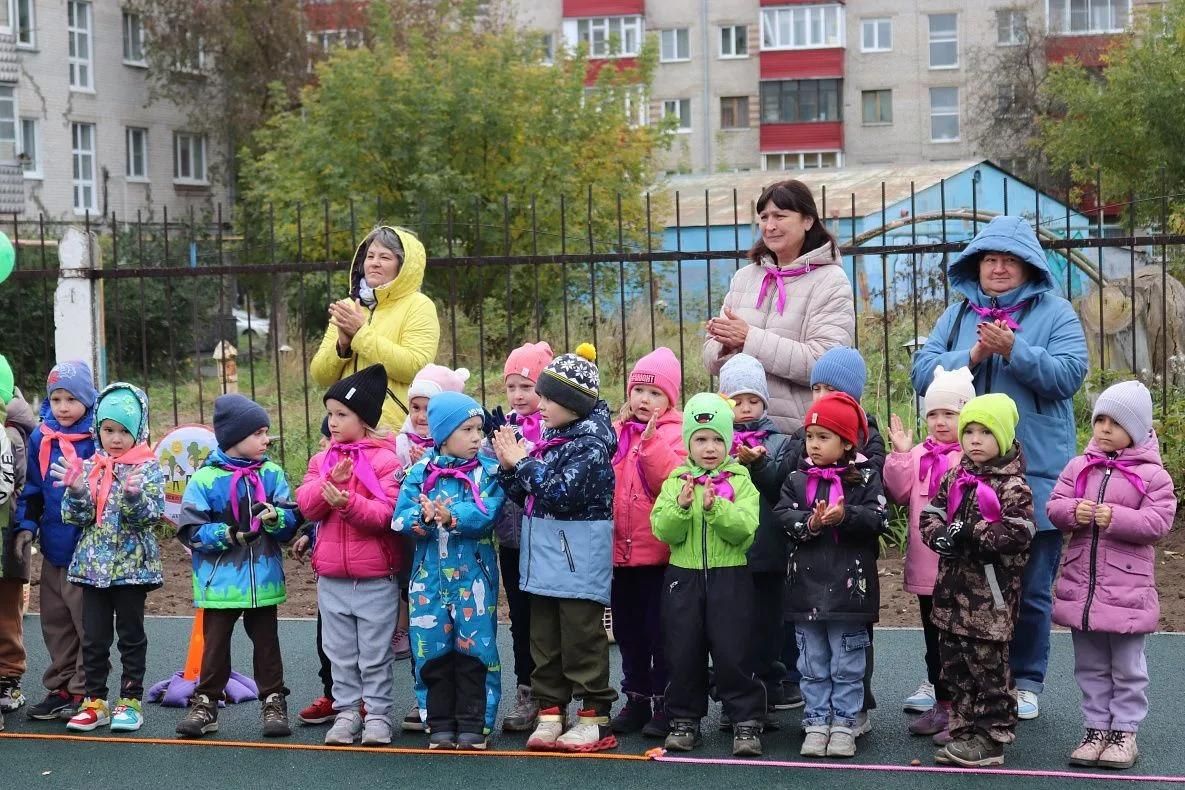 В барнаульском детсаду открылся современный спортивный городок В барнаульском детсаду открылся современный спортивный городок