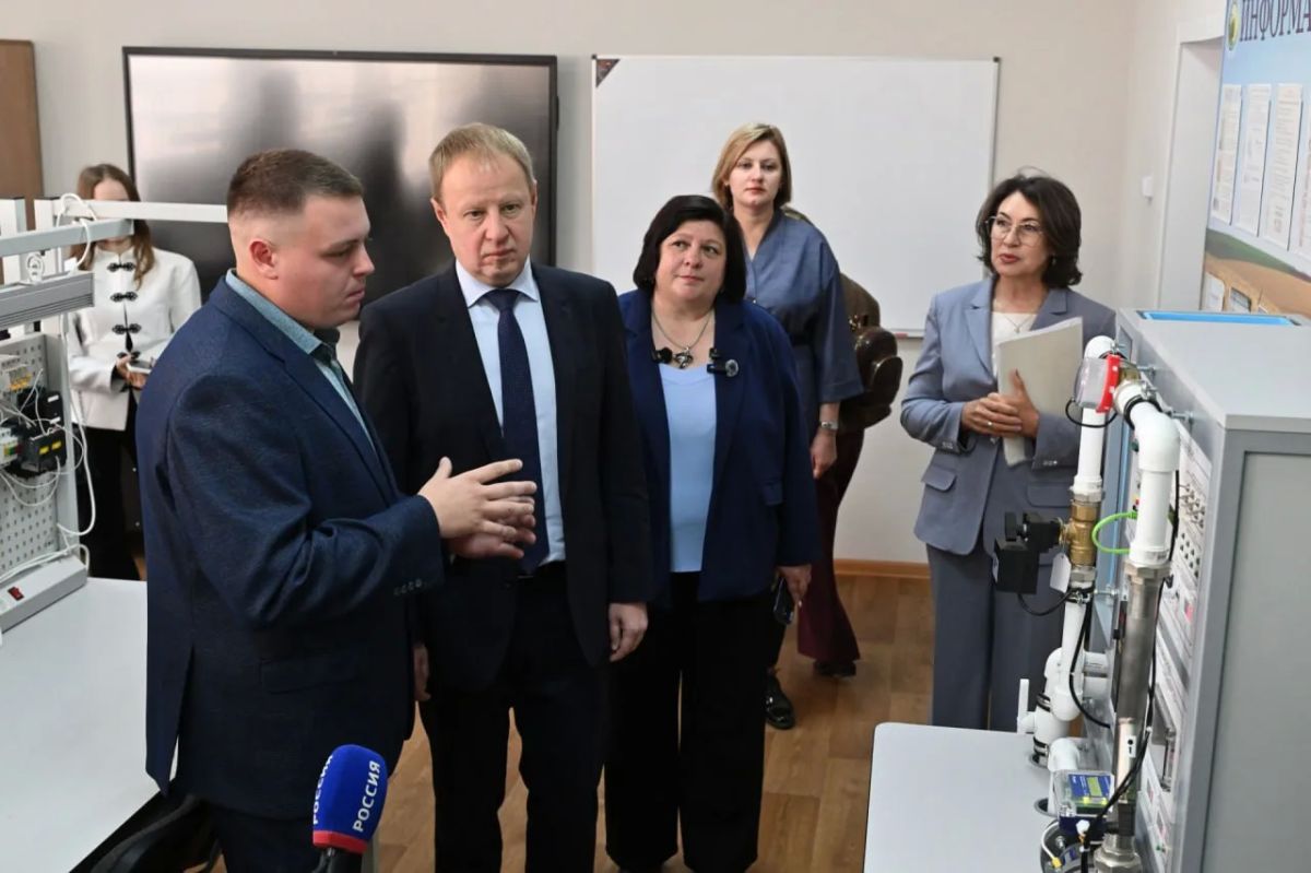 Виктор Томенко: Встретился со студентами колледжей и техникумов нашего Алтайского края Виктор Томенко: Встретился со студентами колледжей и техникумов нашего Алтайского края