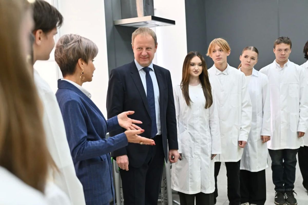 Виктор Томенко: Встретился со студентами колледжей и техникумов нашего Алтайского края