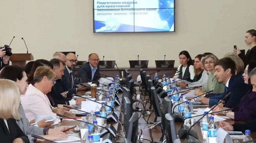 Командный подход и донастройка механизмов: в Алтайском крае обсудили вопрос кадров для креативной экономики