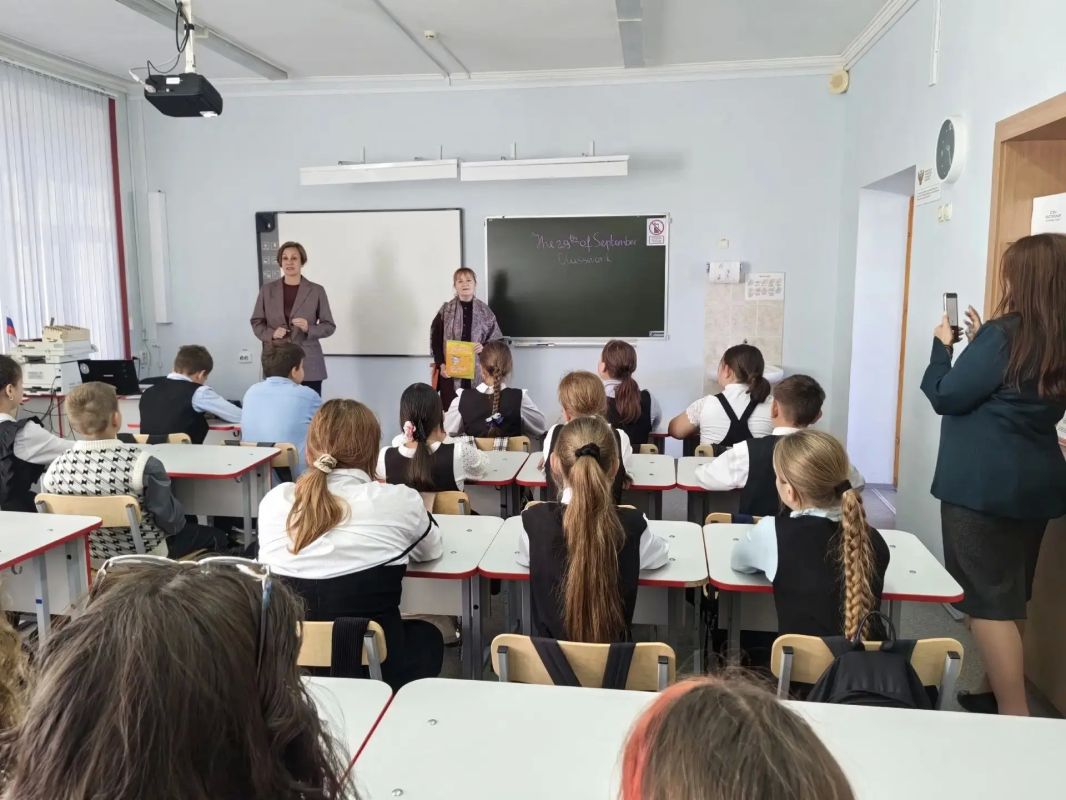 В Бийском районе прошли творческие встречи с детской писательницей Юстасией Тарасава В Бийском районе прошли творческие встречи с детской писательницей Юстасией Тарасава