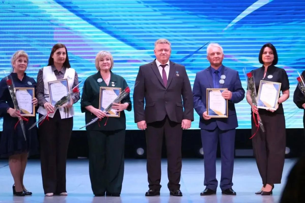 Лучших педагогов Барнаула наградили накануне Дня учителя